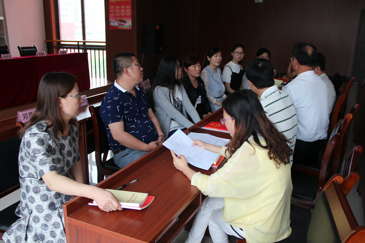 威海四中第三党支部开展迎国庆党课学习活动