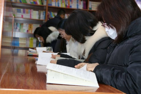 威海四中召开大阅读工程推进会议