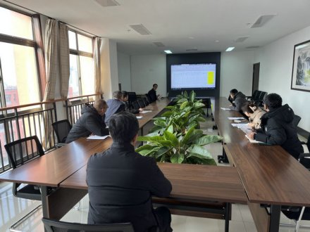 威海四中召开新学期宣传工作专题会议