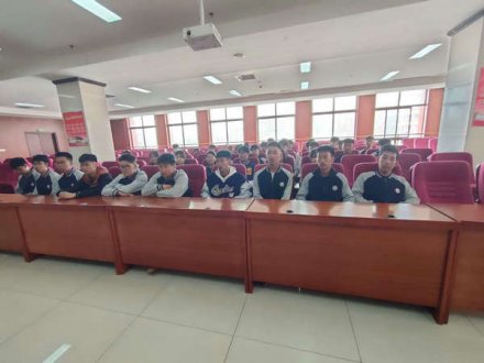 威海四中召开2025届高考体育生座谈会
