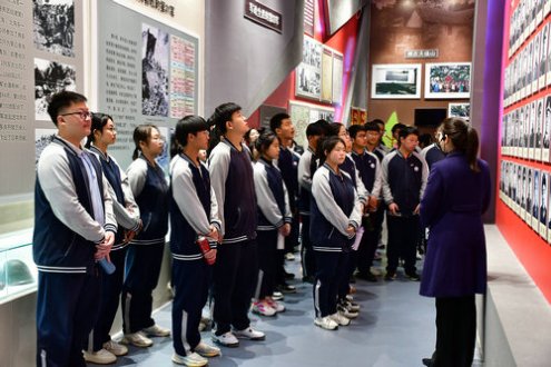 威海四中开展清明节“缅怀革命先烈，赓续红色基因”主题教育活动