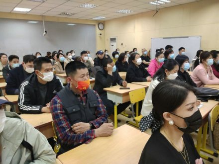 威海四中艺体部召开高考政策改革家长说明会